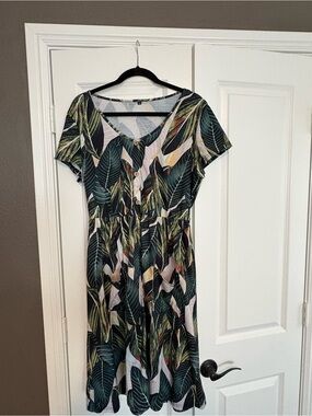 Amazon Essentials Green Leaf Print Button-Front Dress